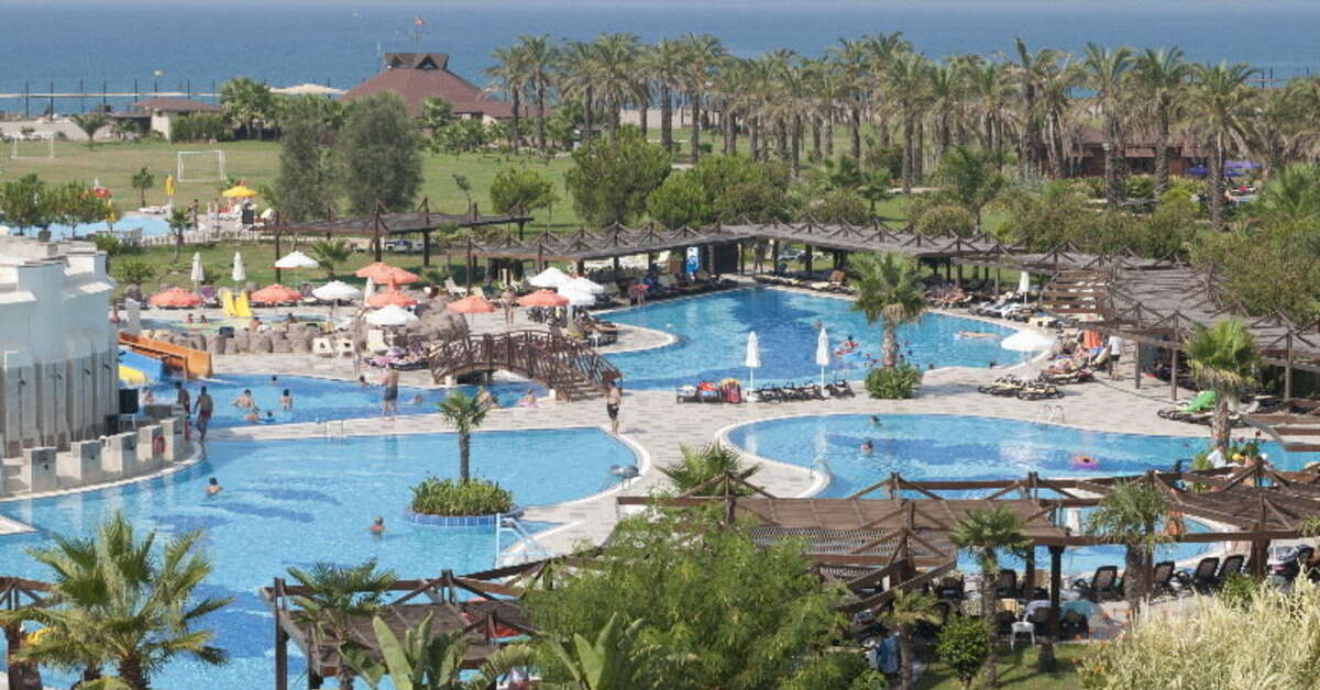 Een foto van het zwembad bij Club Calimera Serra Palace