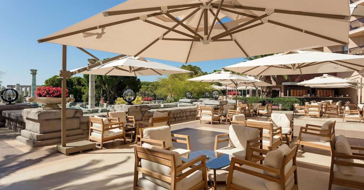 Een foto van het terras bij Xanadu Resort Hotel
