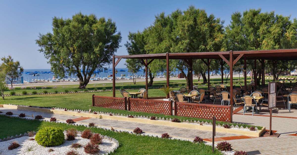 Een foto van het terras bij Lindos Princess Beach Hotel