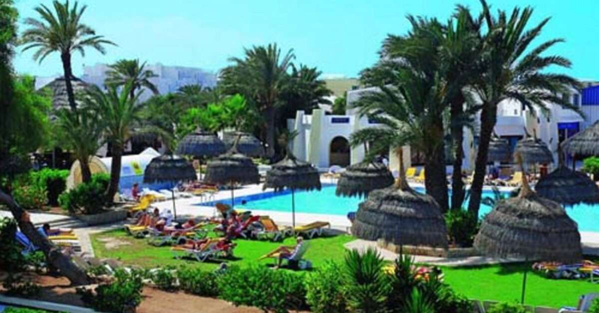 Een foto van het zwembad bij Cedriana Hotel