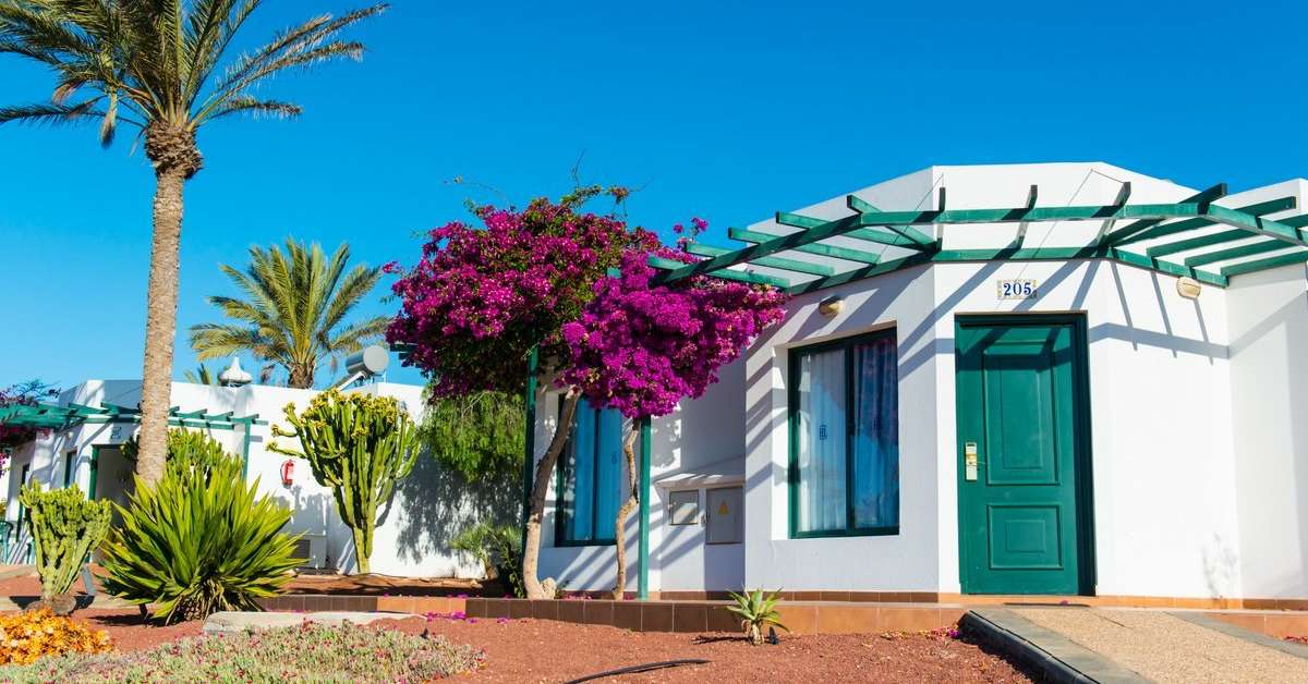 Een foto van de buitenkant van Club Playa Blanca Hotel