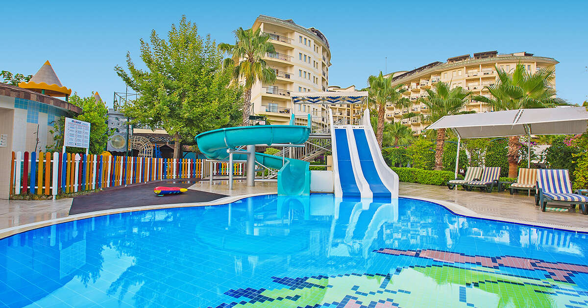 Een foto van het zwembad bij Mukarnas Spa Resort