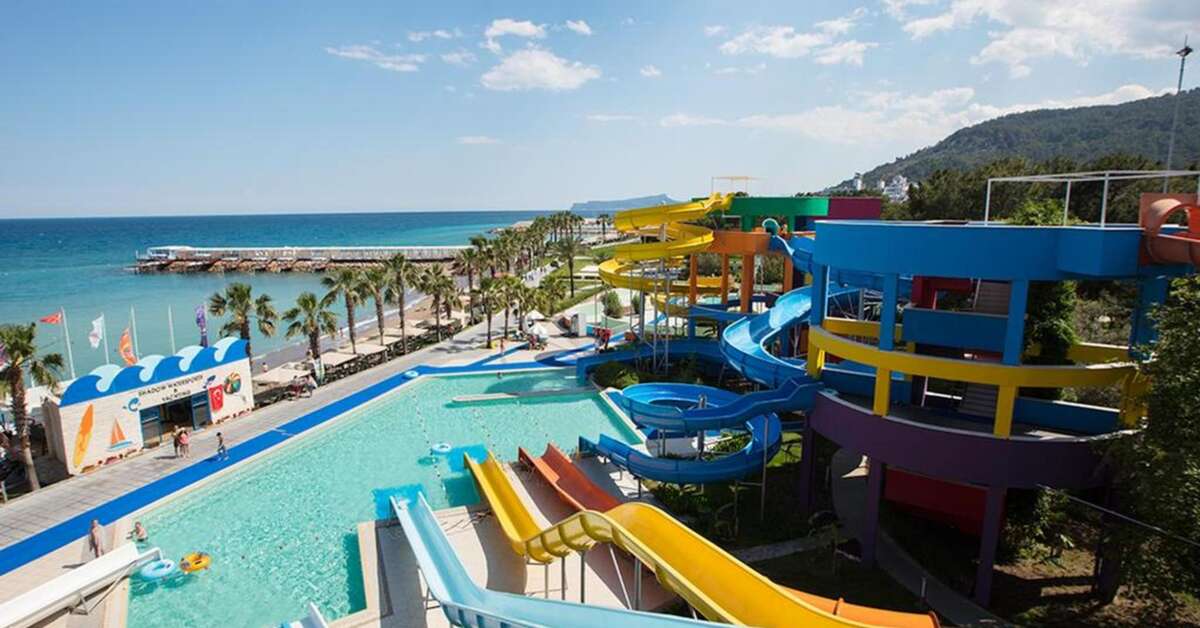 Een foto van het zwembad bij Rixos Sungate