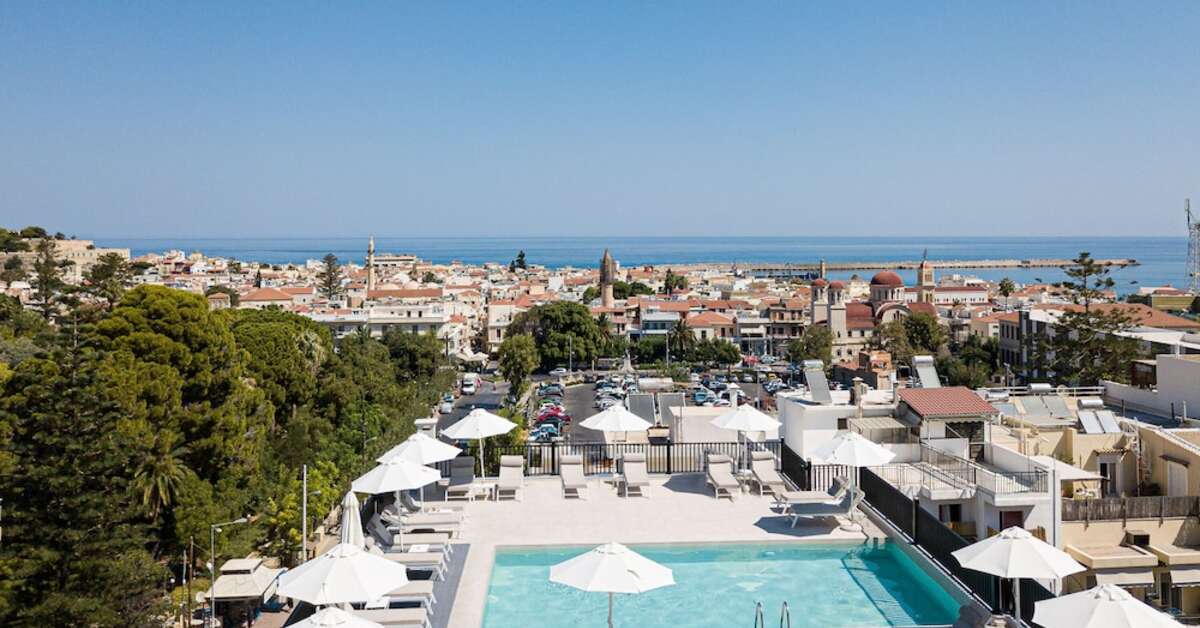 Ein Foto vom Pool im Jo-An Palace Hotel