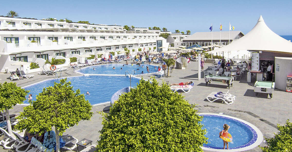Een foto van het zwembad bij Relaxia Lanzaplaya Appartementen