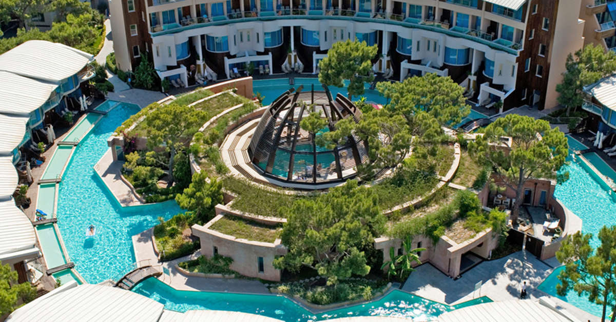 Een foto van het zwembad bij Rixos Sungate