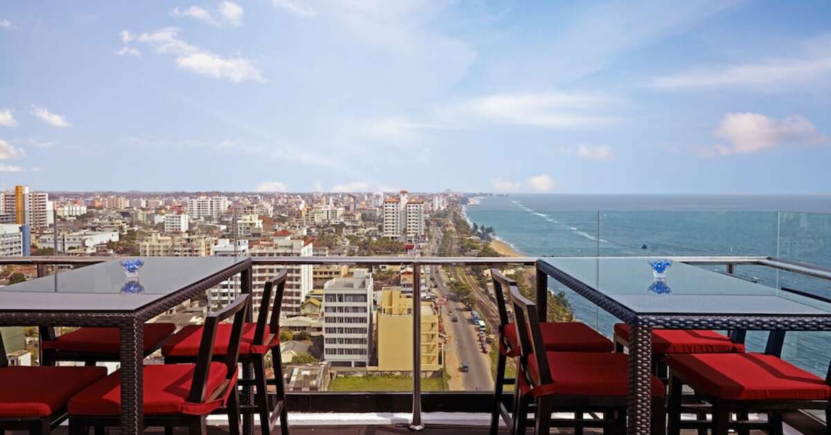Een foto van het terras bij Radisson Hotel Colombo