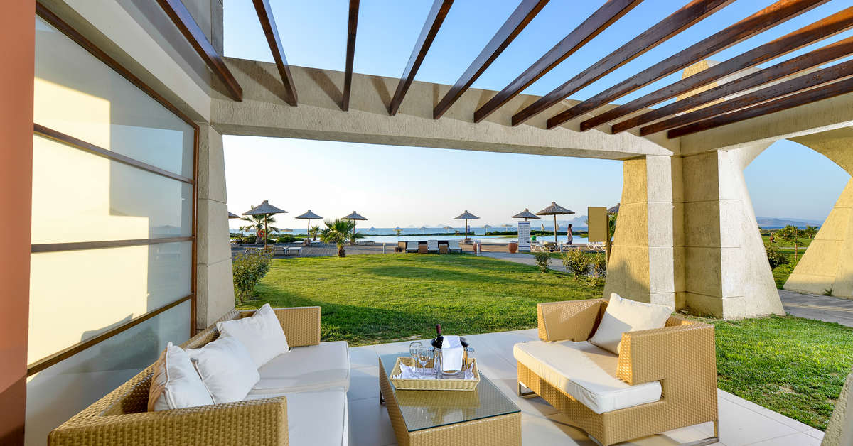 Een foto van het terras bij Hotel Astir Odysseus