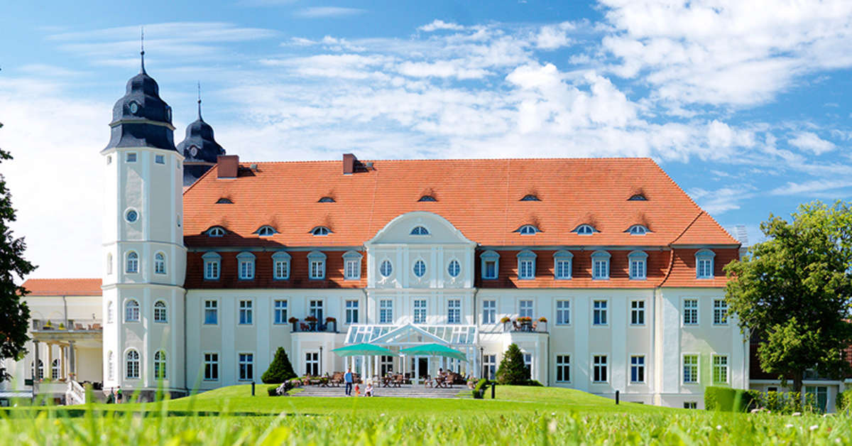 Een foto van de buitenkant van Schlosshotel Fleesensee