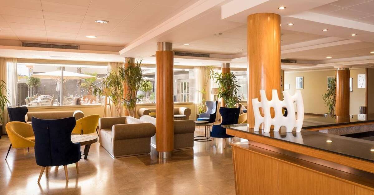 Een foto van het interieur van H-Top Pineda Palace