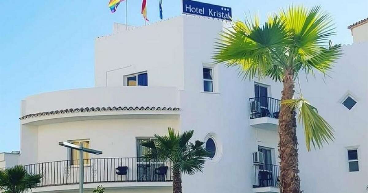 Een foto van de buitenkant van Hotel Kristal