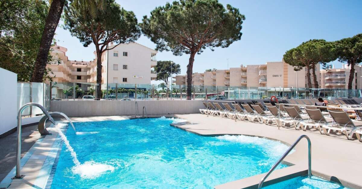 Een foto van het zwembad bij Hotel Best Cambrils