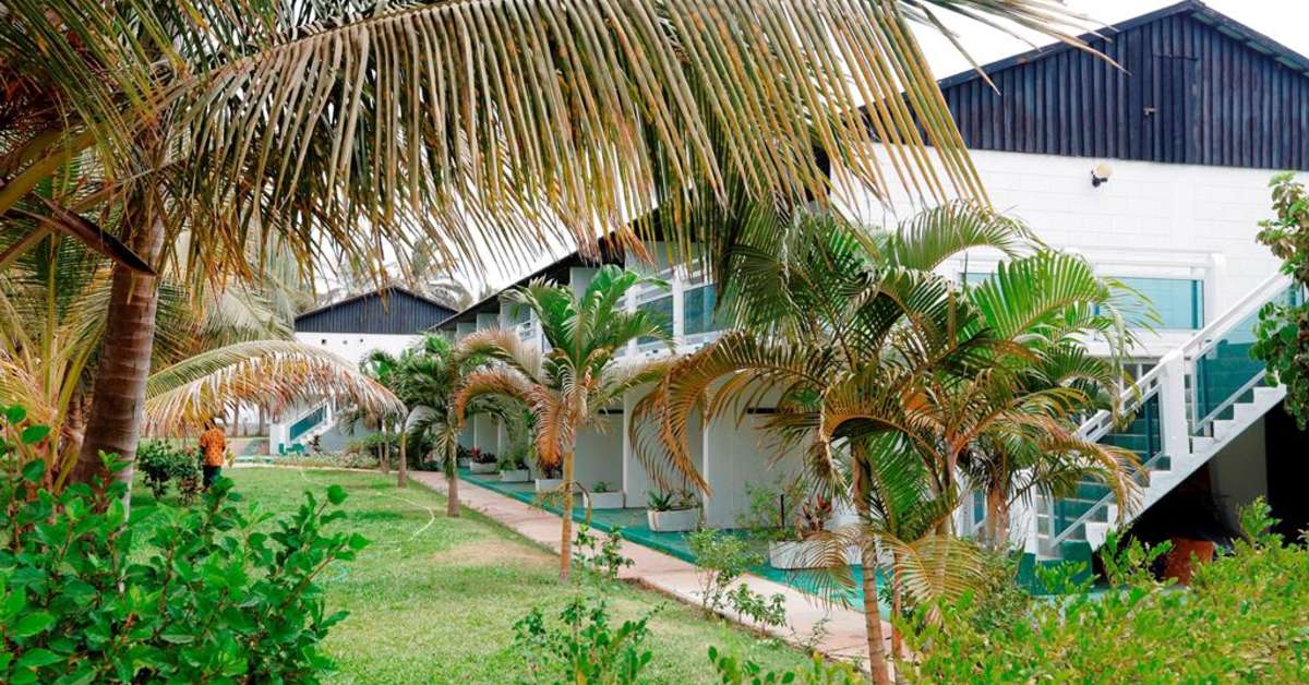 Een foto van de buitenkant van Bungalow Beach Hotel