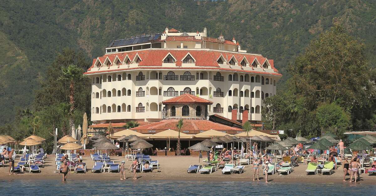 Een foto van de buitenkant van Fortuna Beach Hotel