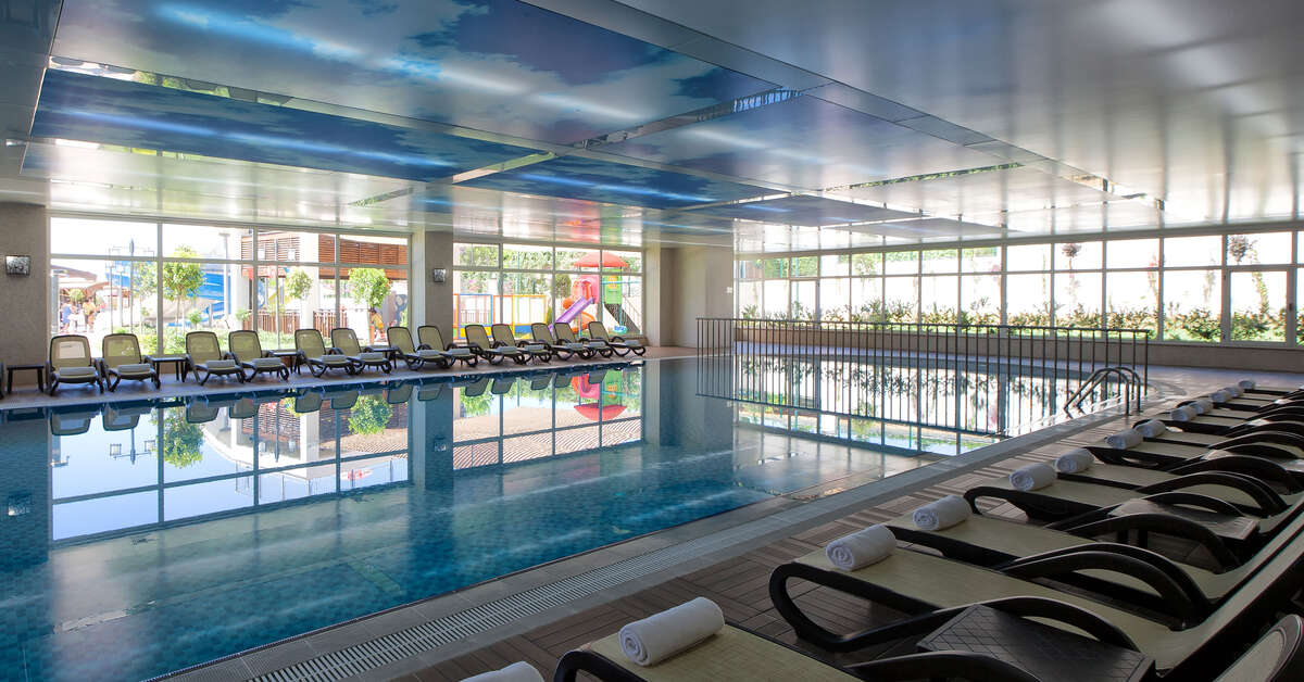 Een foto van het zwembad bij Adalya Ocean Deluxe