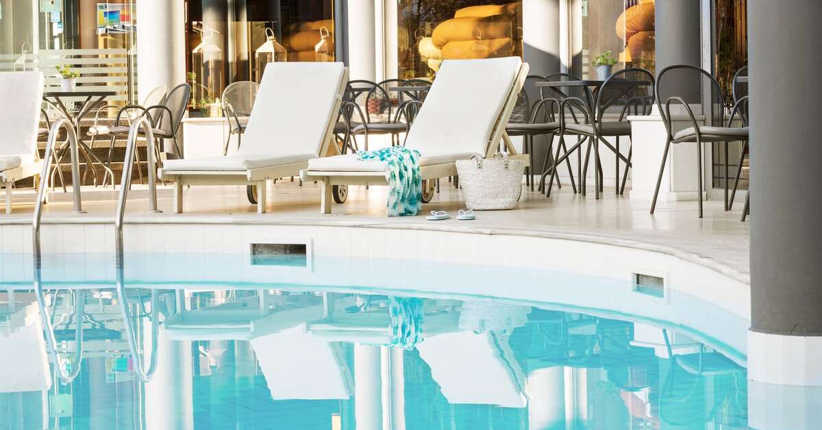 Een foto van het zwembad bij Mediterranean Resort