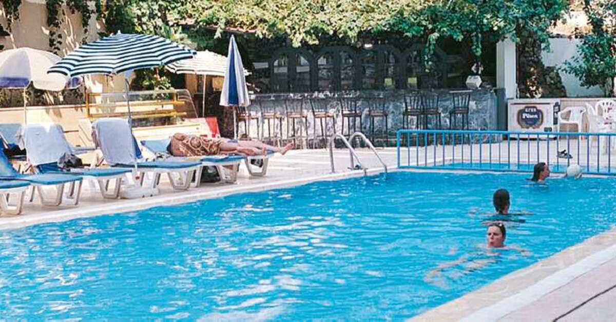 Een foto van het zwembad bij Diamore Hotel