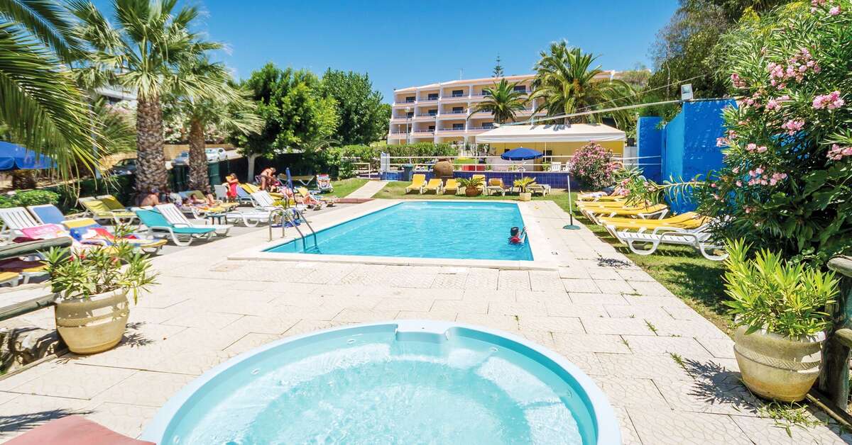 Een foto van het zwembad bij Monica Isabel Beach Club