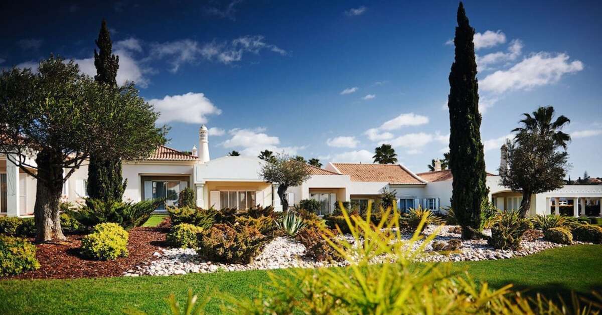Een foto van de buitenkant van Vale D'Oliveiras Quinta Resort & Spa