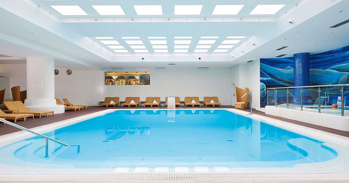 Een foto van het zwembad bij Melia Madeira Mare