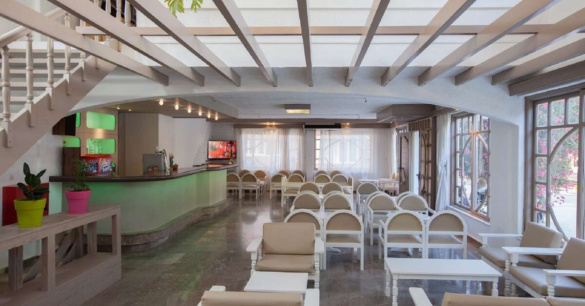 Een foto van het interieur van Apollon Hotel
