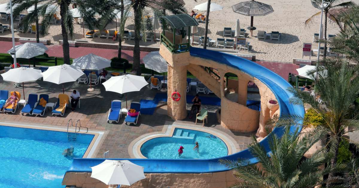 Een foto van het zwembad bij Occidental Sharjah Grand