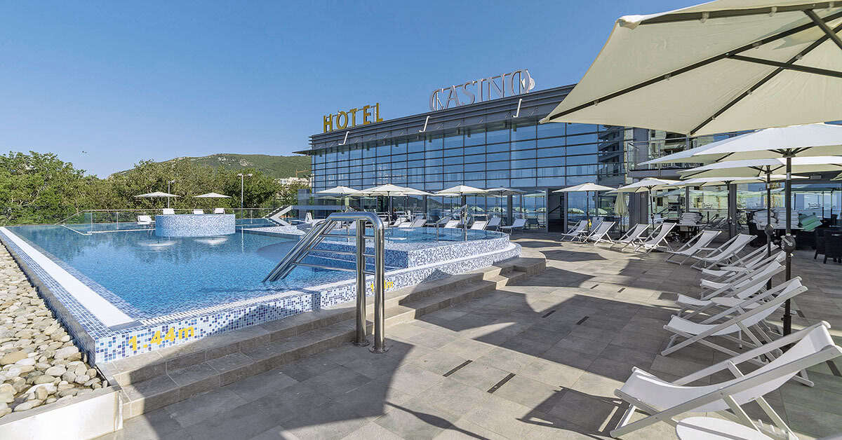 Een foto van het zwembad bij Eurostars Queen of Montenegro