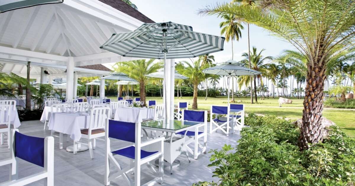Een foto van het terras bij Viva Wyndham V Samana