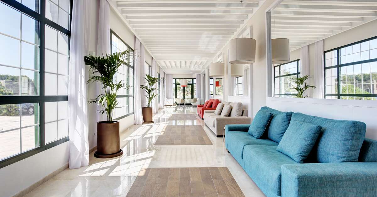 Een foto van het interieur van Grupotel Mar de Menorca