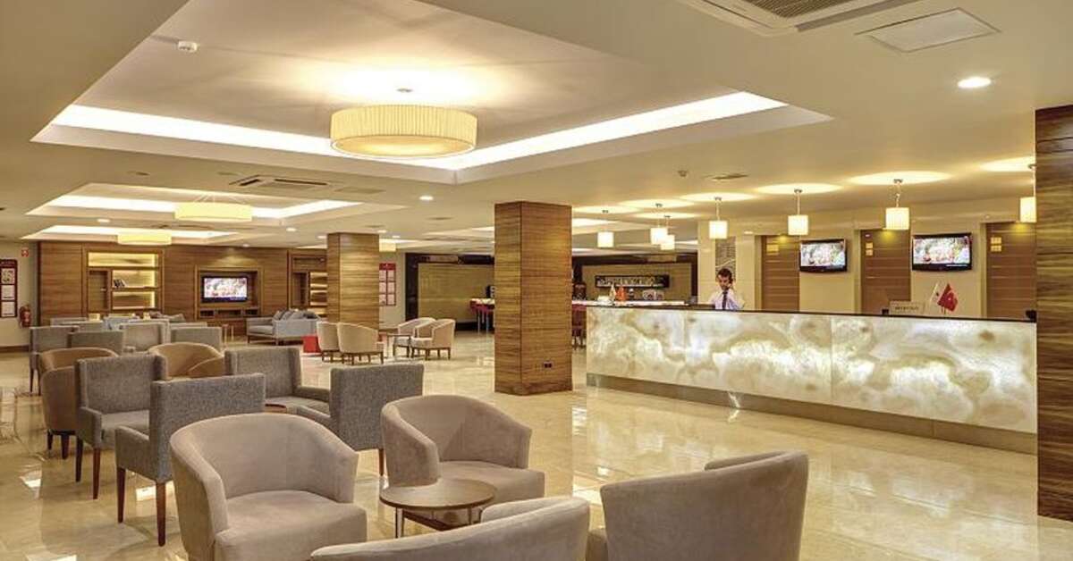 Een foto van het interieur van Ramada Resort by Wyndham Akbuk