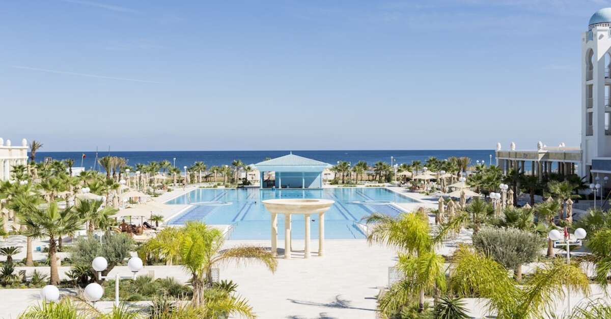 Een foto van het zwembad bij Barcelo Concorde Green Park Palace