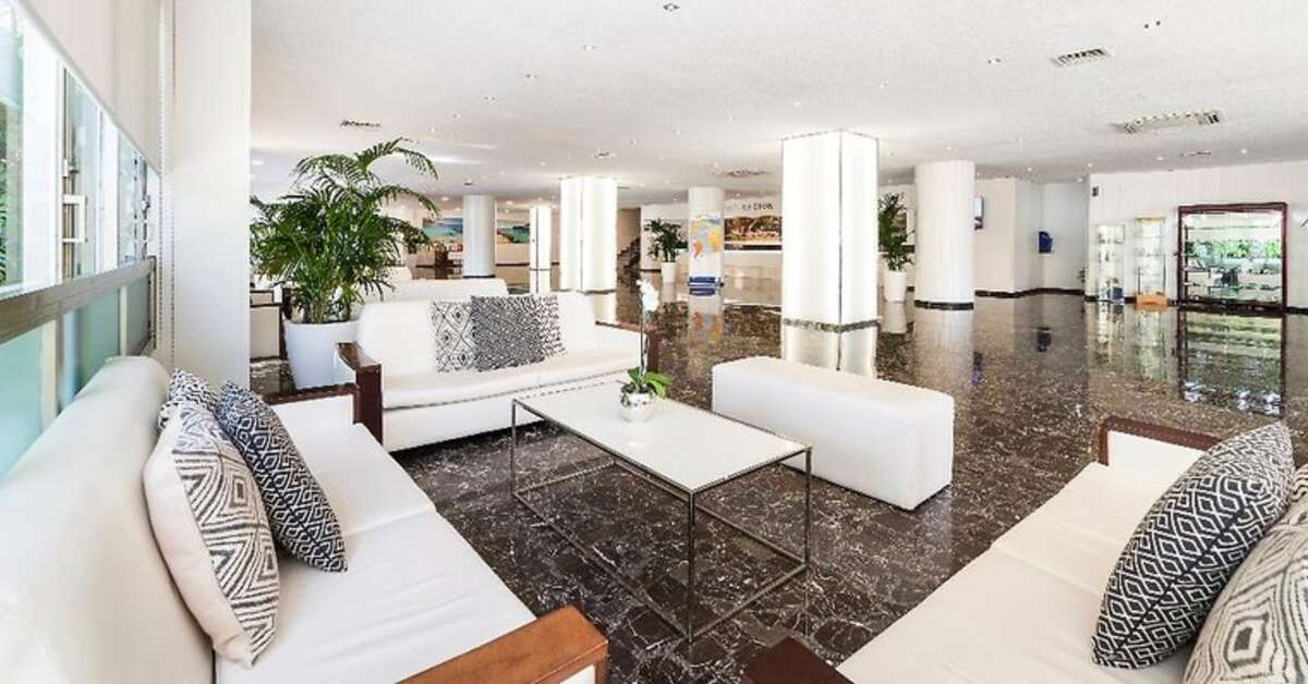 Een foto van het interieur van Globales Mimosa