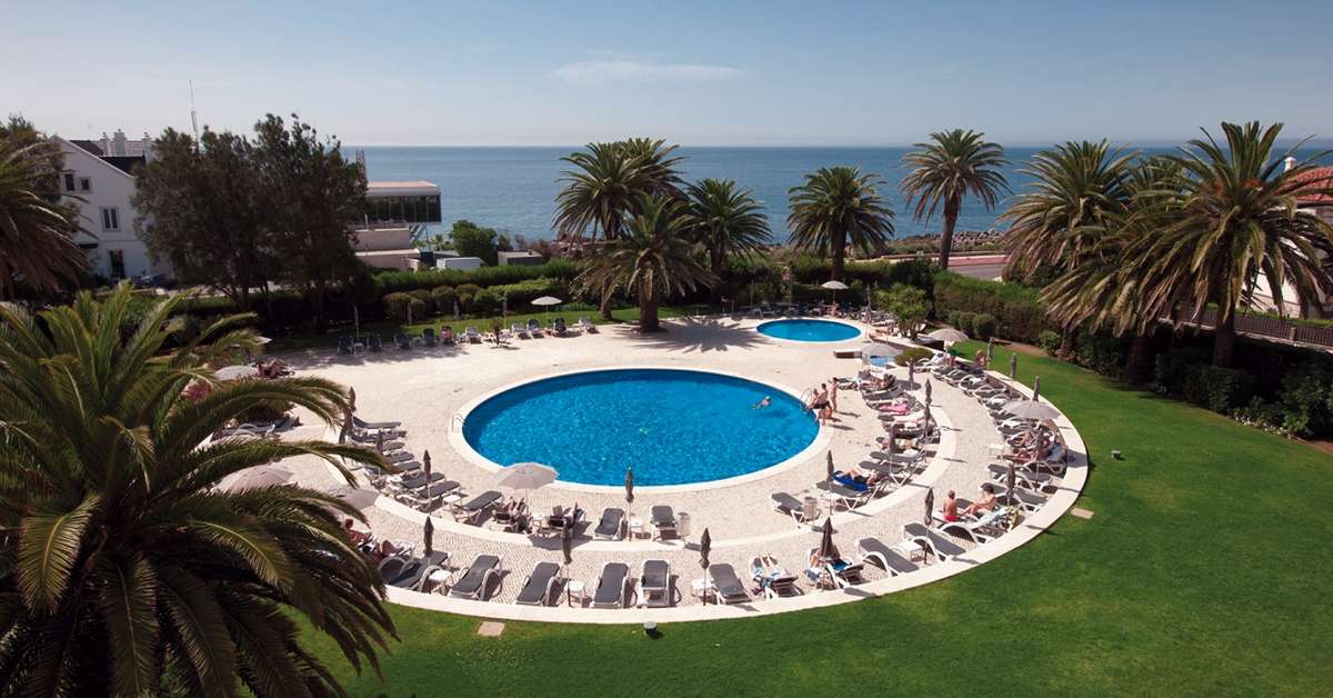 Een foto van het zwembad bij Vila Gale Cascais