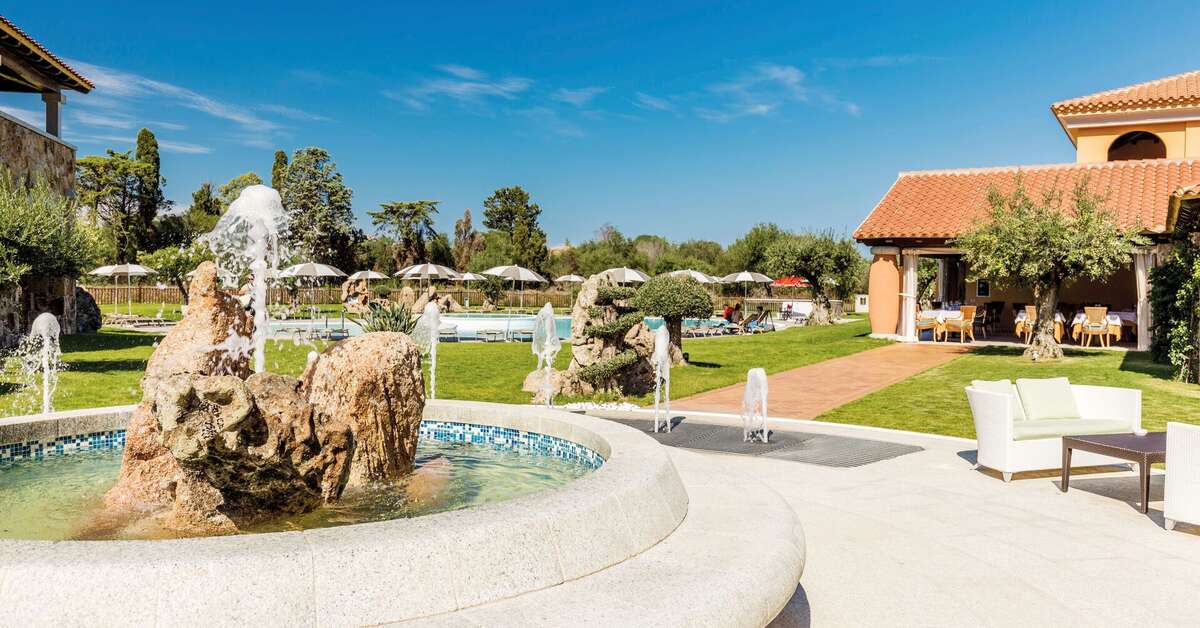Een foto van het terras bij Hotel Marana