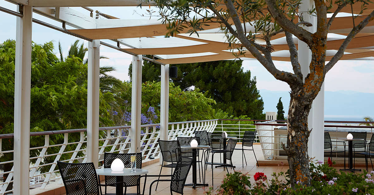 Een foto van het terras bij Marbella Mar-Bella Collection