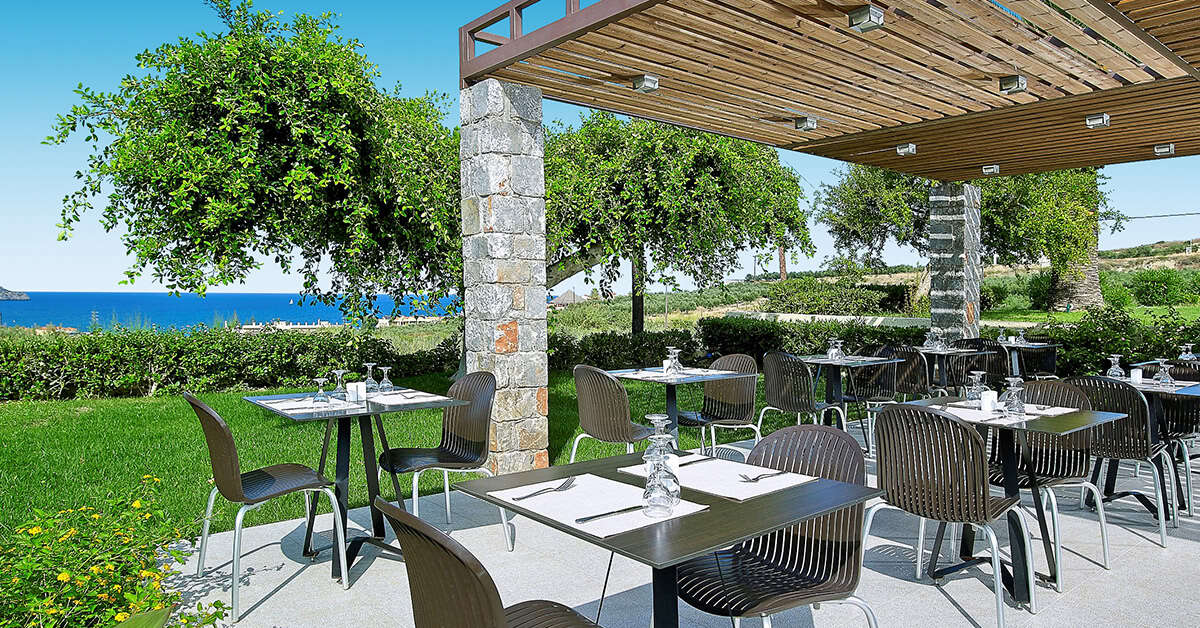 Een foto van het terras bij Eleftheria Hotel