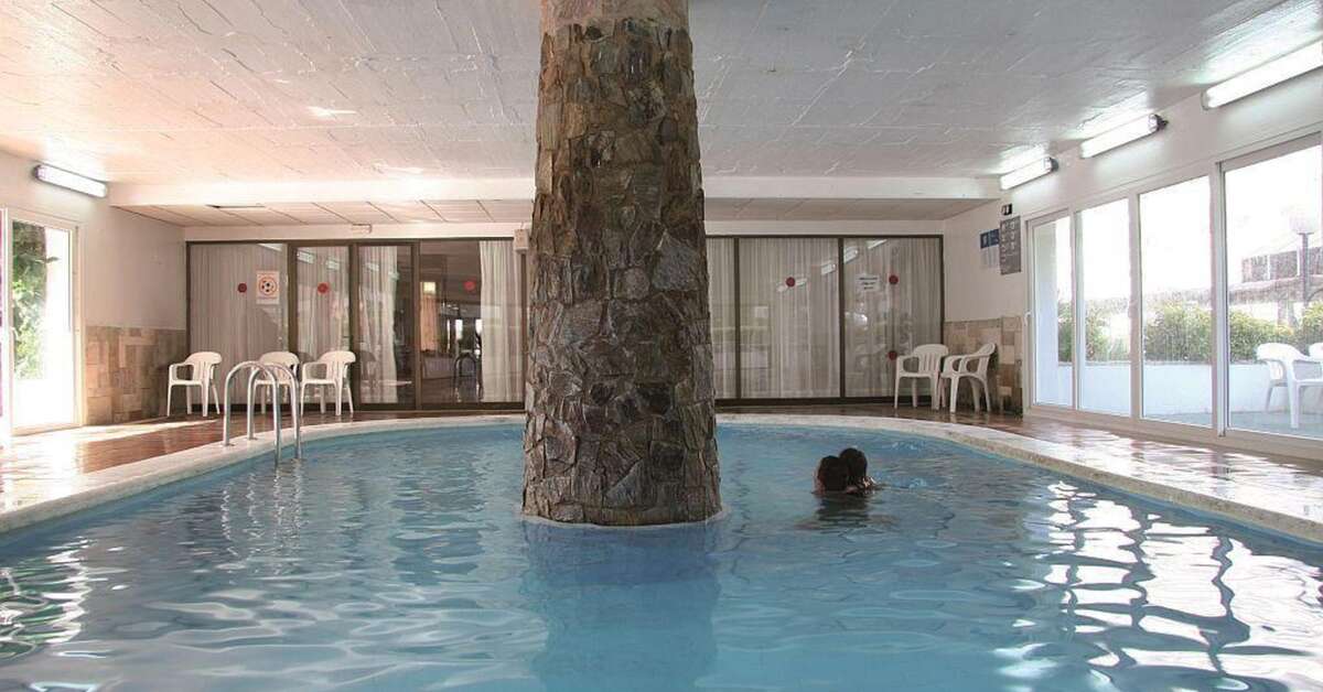 Een foto van het zwembad bij Hotel Garbi Park