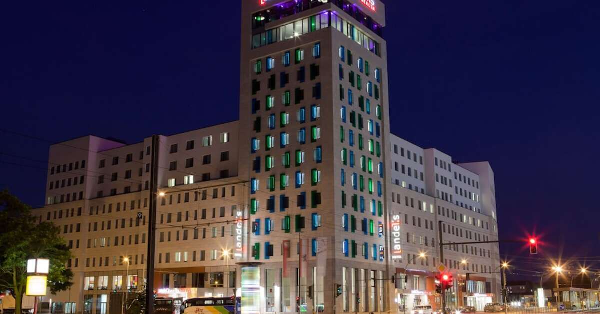 Een foto van de buitenkant van Vienna House Andel's Berlin