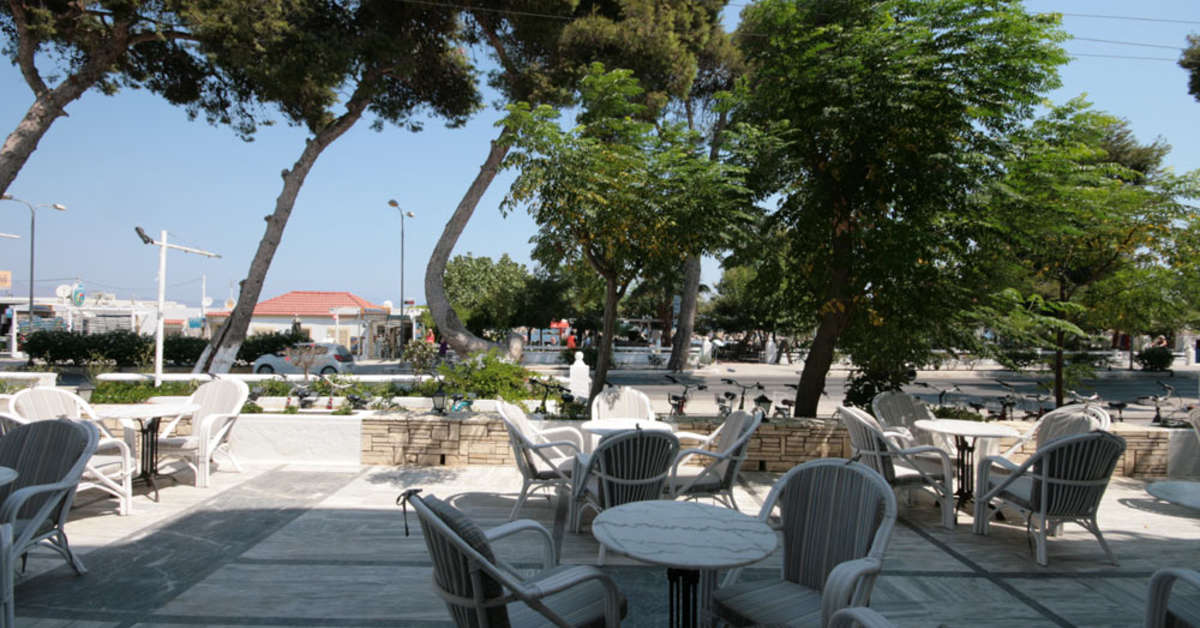 Een foto van het terras bij Theodorou Beach Hotel