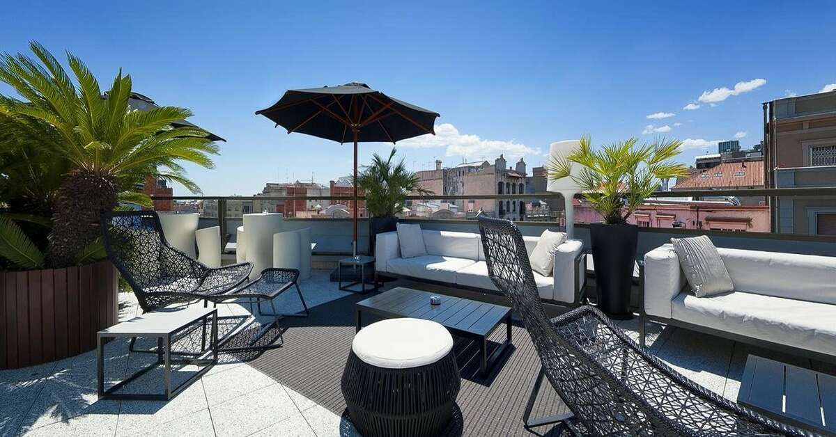 Ein Foto von der Terrasse im Claris Hotel & Spa