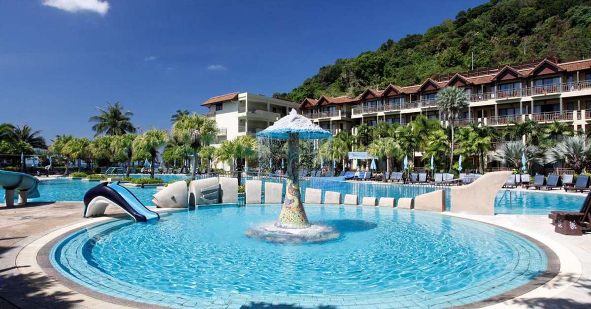 Een foto van het zwembad bij Phuket Marriott Resort & Spa Merlin Beach