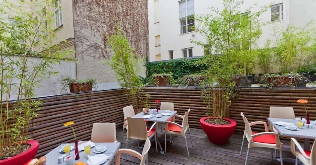 Een foto van het terras bij Hotel Boltzmann
