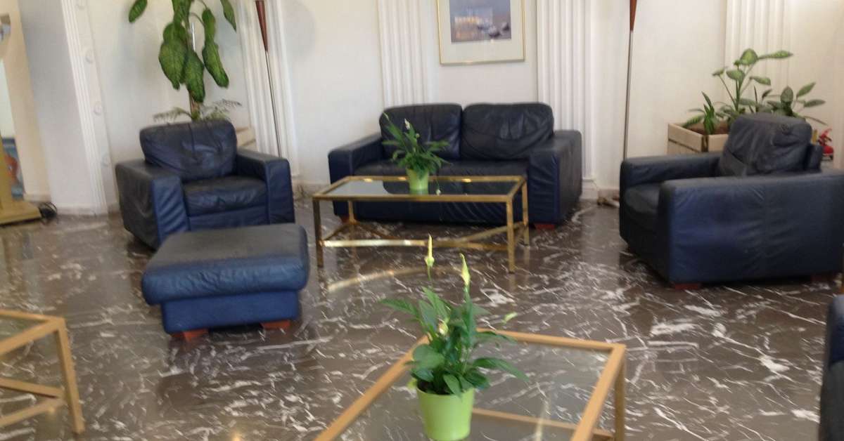 Een foto van het interieur van Candia Hotel