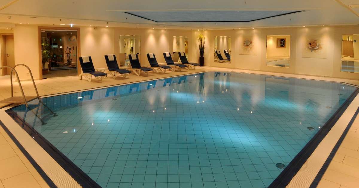 Een foto van het zwembad bij Maritim Hotel Konigswinter