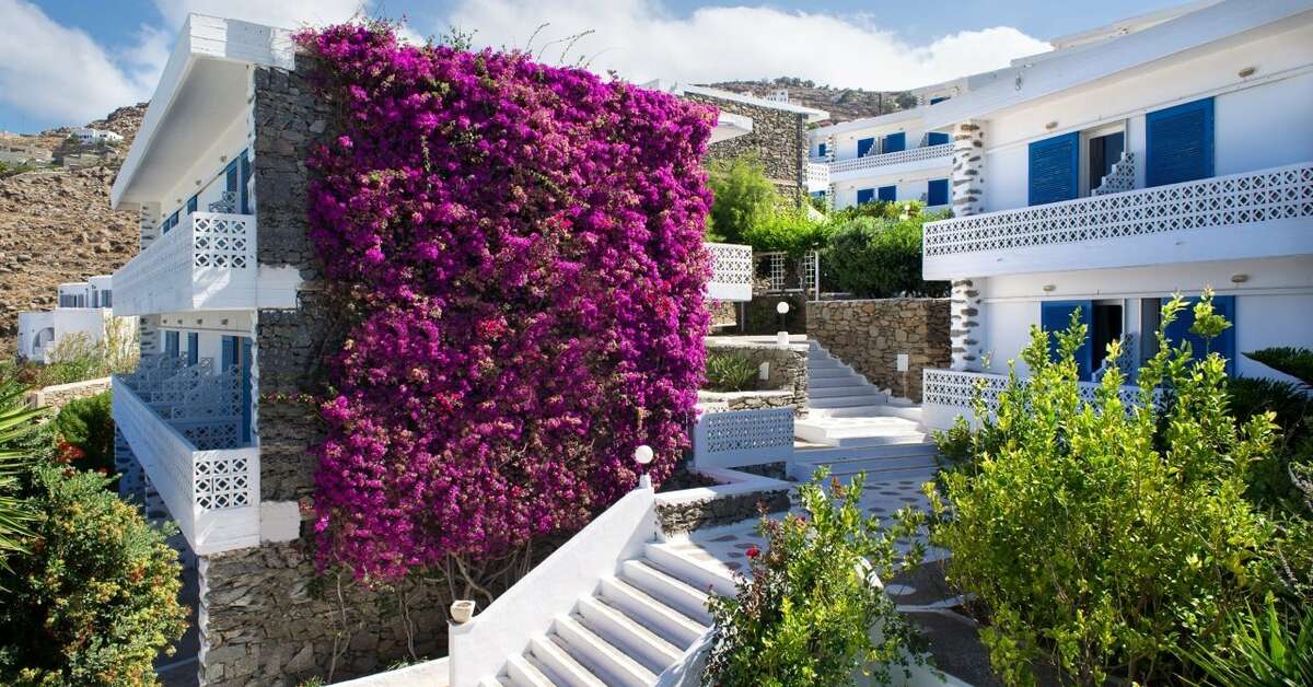 Een foto van de buitenkant van The Alkistis Hotel