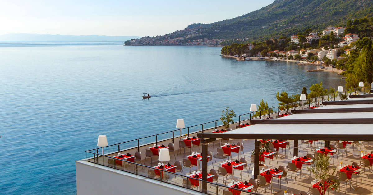Een foto van het terras bij TUI Blue Adriatic Beach