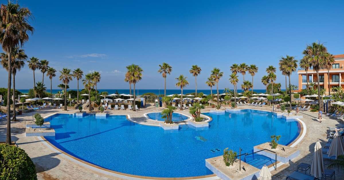 Een foto van het zwembad bij Hipotels Barrosa Palace & Spa