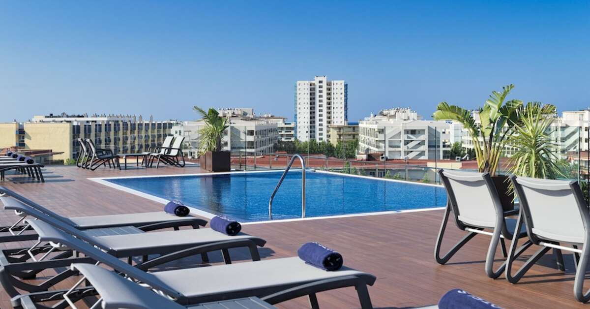 Een foto van het zwembad bij H10 Vintage Salou