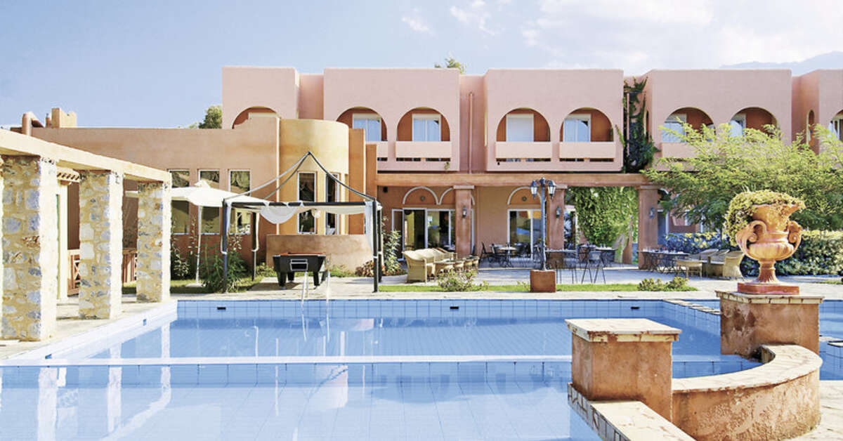 Ein Foto vom Pool im Orpheas Resort