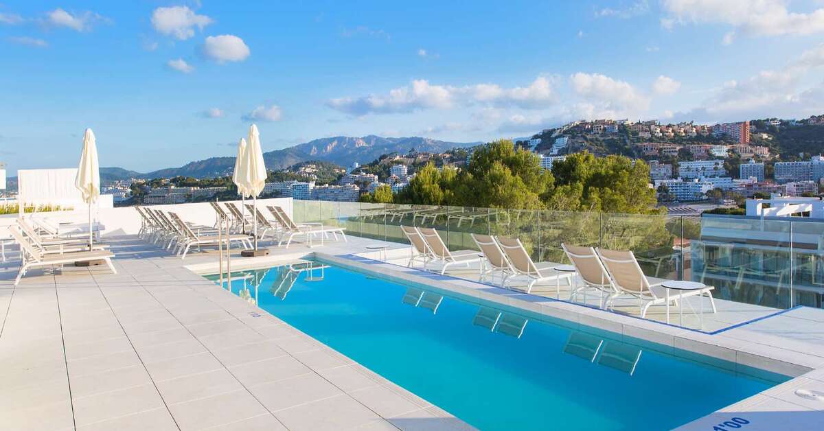 Ein Foto vom Pool im Reverence Life Hotel